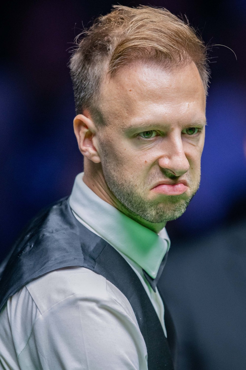 线附近持球 线附近持球